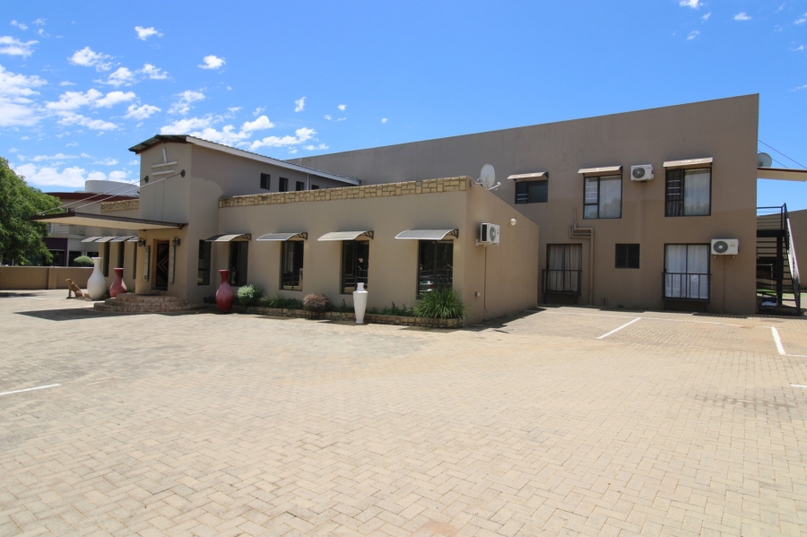 15 Bedroom Property for Sale in Langenhovenpark Free State